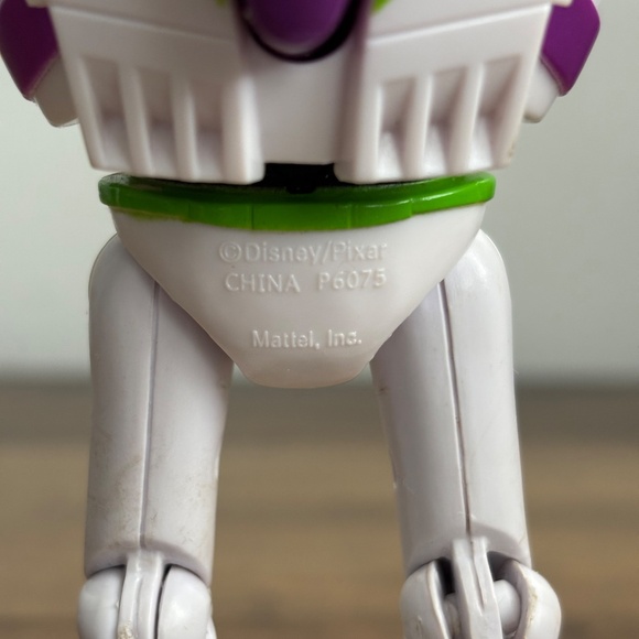 DISNEY Pixar Toy Story BUZZ LIGHTYEAR 5.5" Chopping Action Figure Jointed Topper - Picture 6 of 12